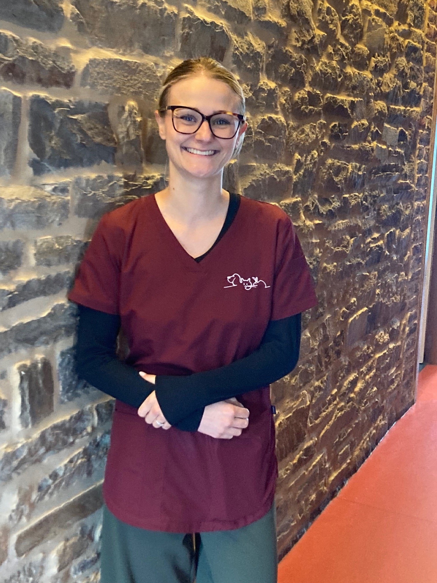 Dr LaurineCheret2023 | Centre Vétérinaire des 4 Bras, Vétérinaire à Nandrin pour chiens, chats et NAC